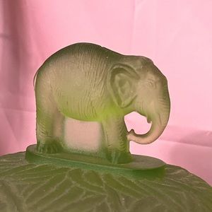 L.E. Smith Uranium glowing glass powder jar with lid elephant for the handle